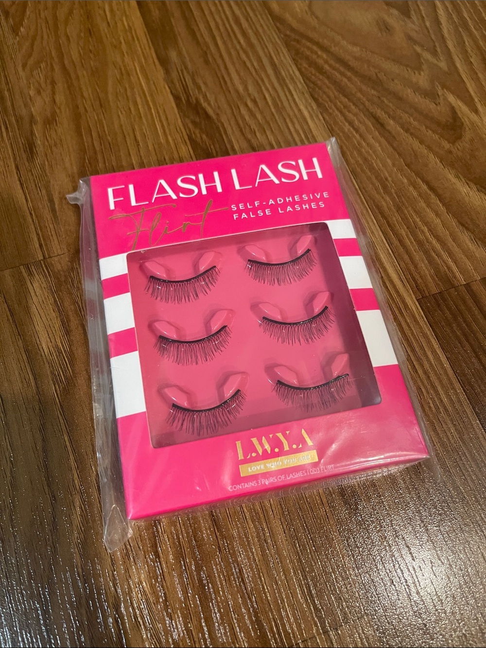 Flash lash flirt self adhesive false lashes